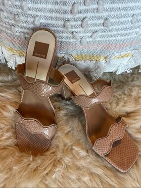 NWOT Dolce Vita Snake-Embossed Tan Wavy Strap Block Heel Mules